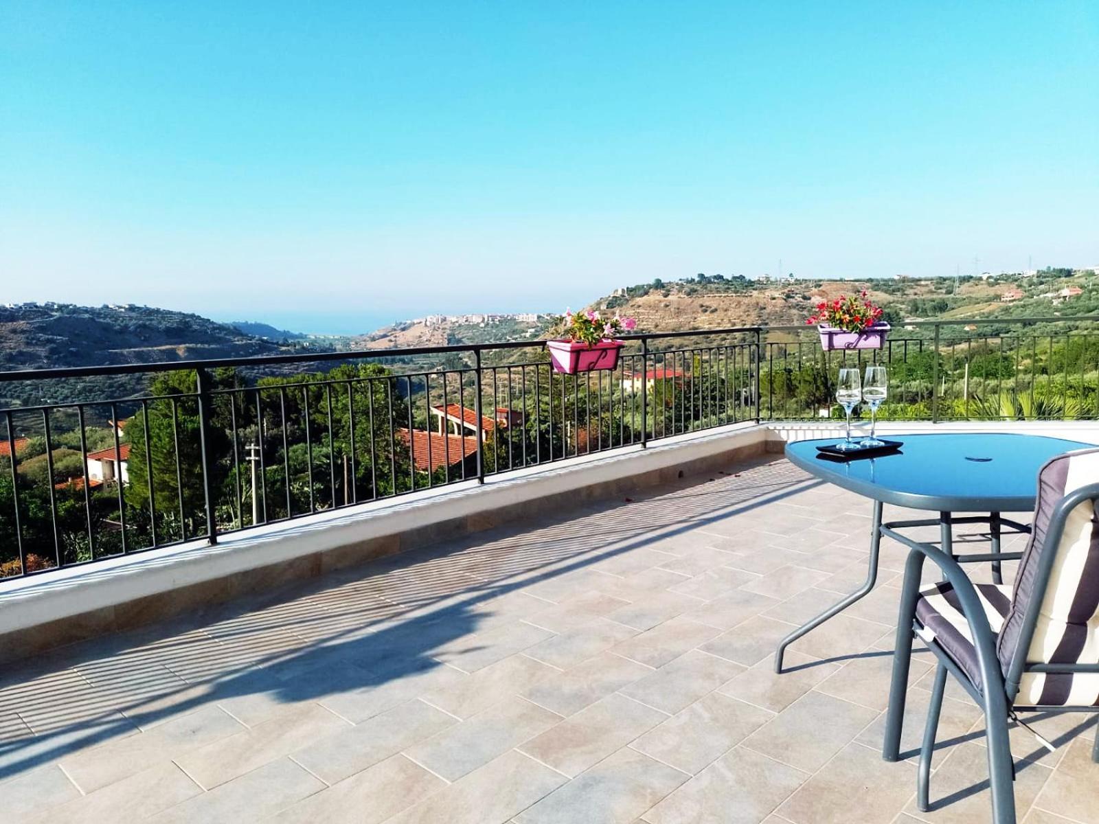 Granatelli Holiday Home Altavilla Milicia Exterior photo