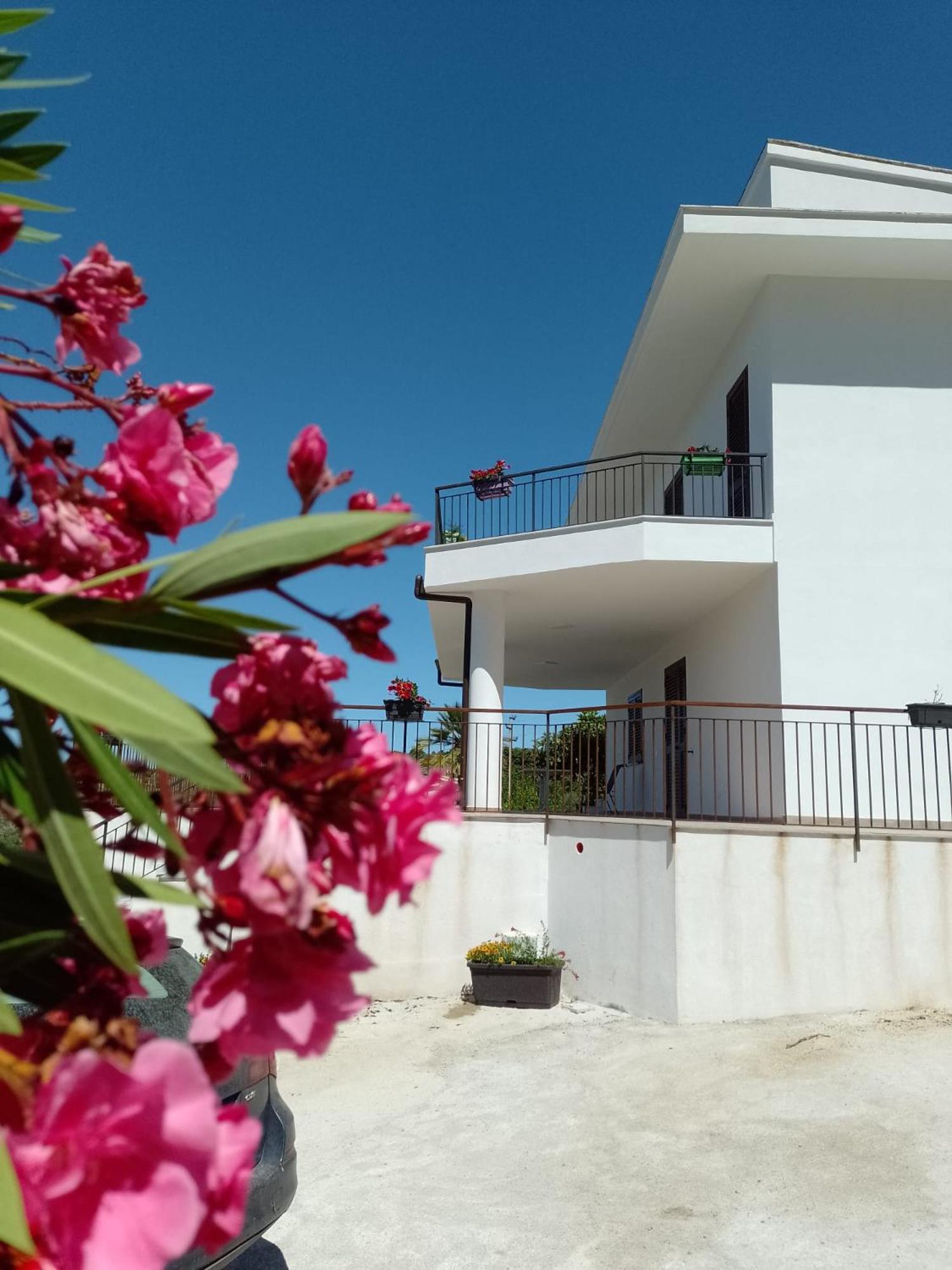 Granatelli Holiday Home Altavilla Milicia Exterior photo
