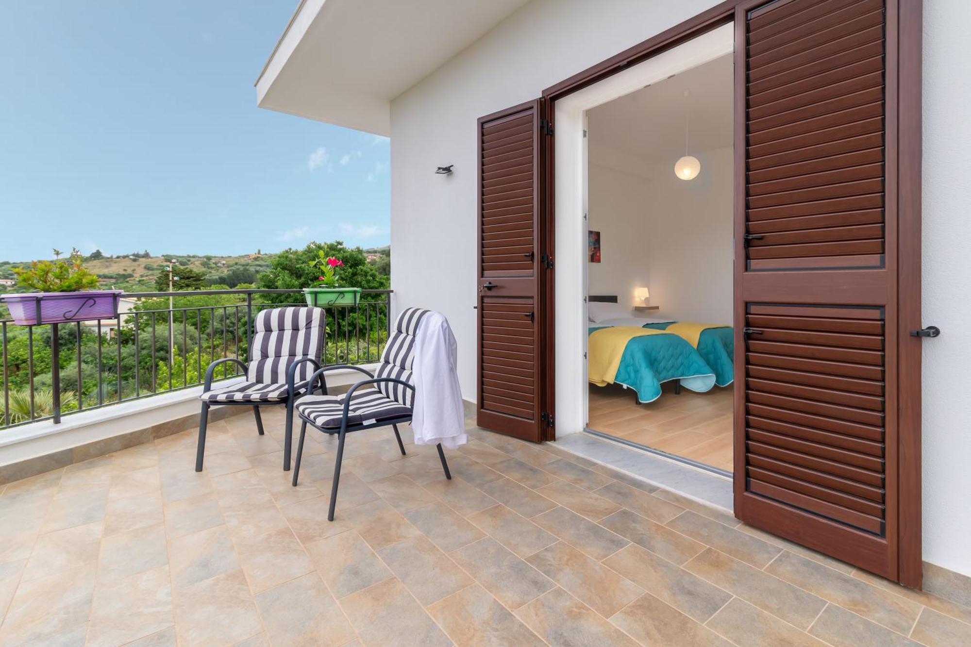 Granatelli Holiday Home Altavilla Milicia Exterior photo